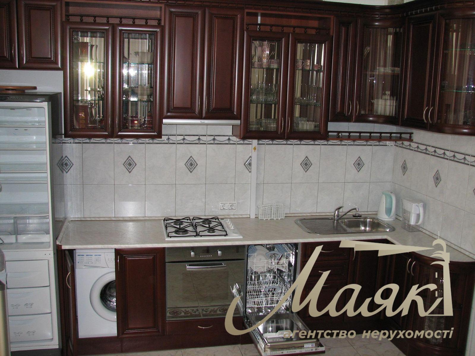 Rent 2-room apartment Bankovaya st., Center, Lipki