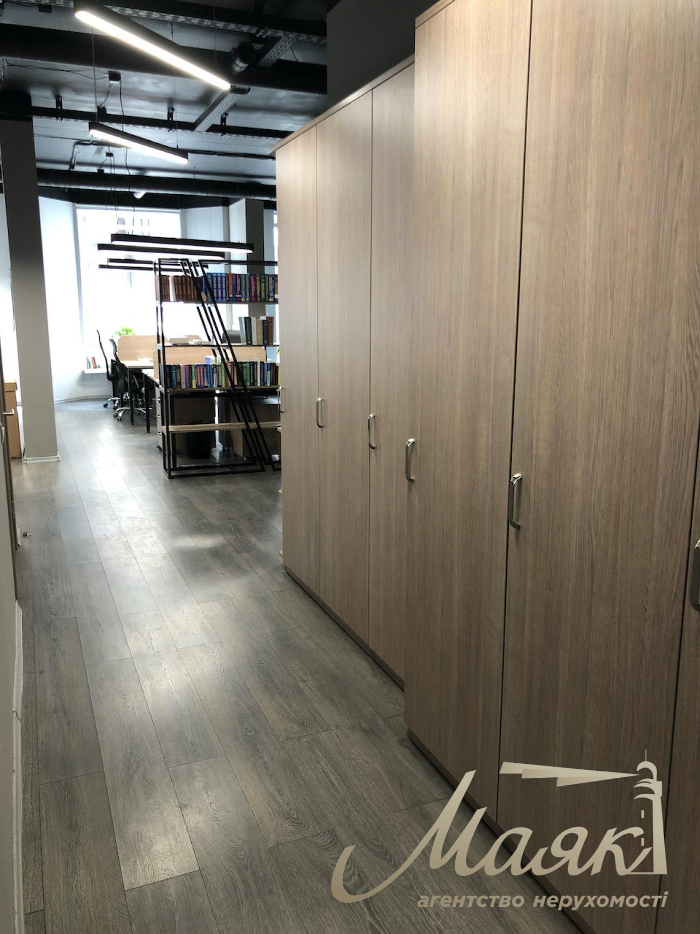Оренда офісу 220м2 на Воздвиженці по вул.Дегтярна 8, Поділ.