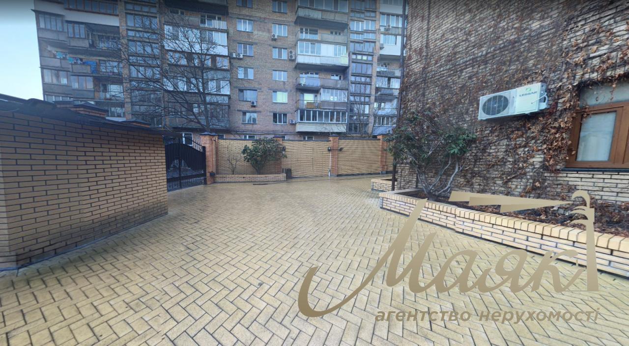 Respectable office building for sale! Zhylianska street. Center. Kyiv