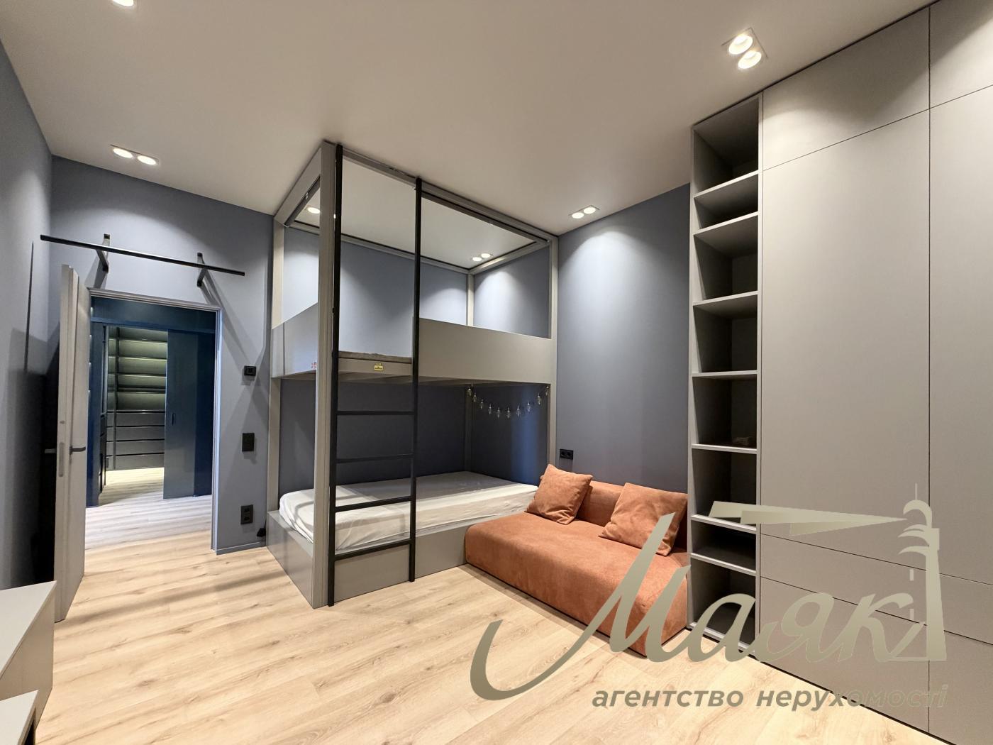 Оренда 3-х кімнатної квартири 130 кв.м. на вул.Преображенська 8Б