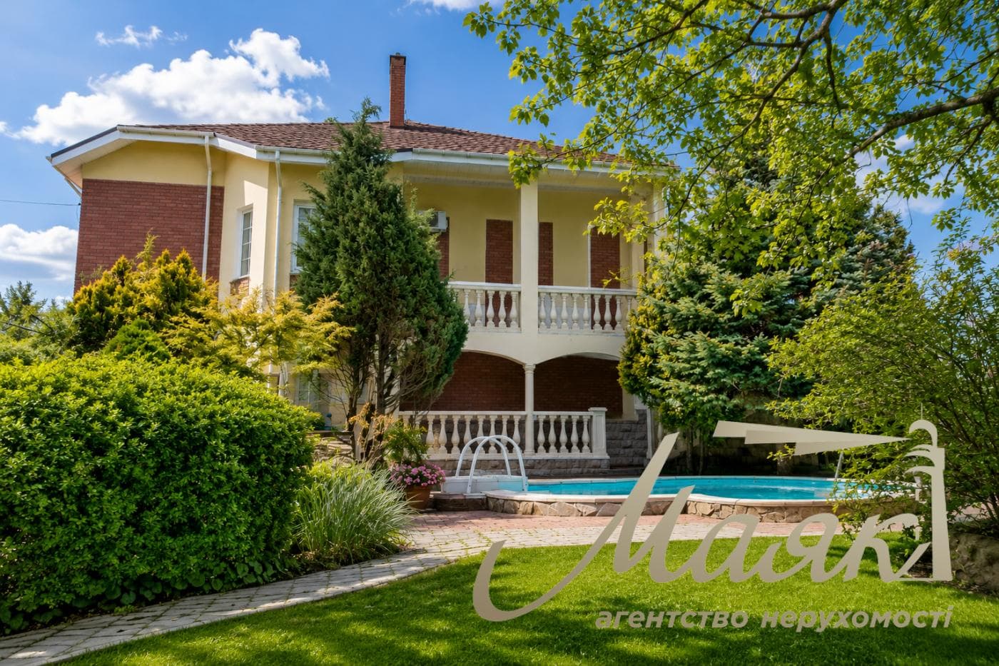 Продаж будинку (430м2) з басейном с.Лісники