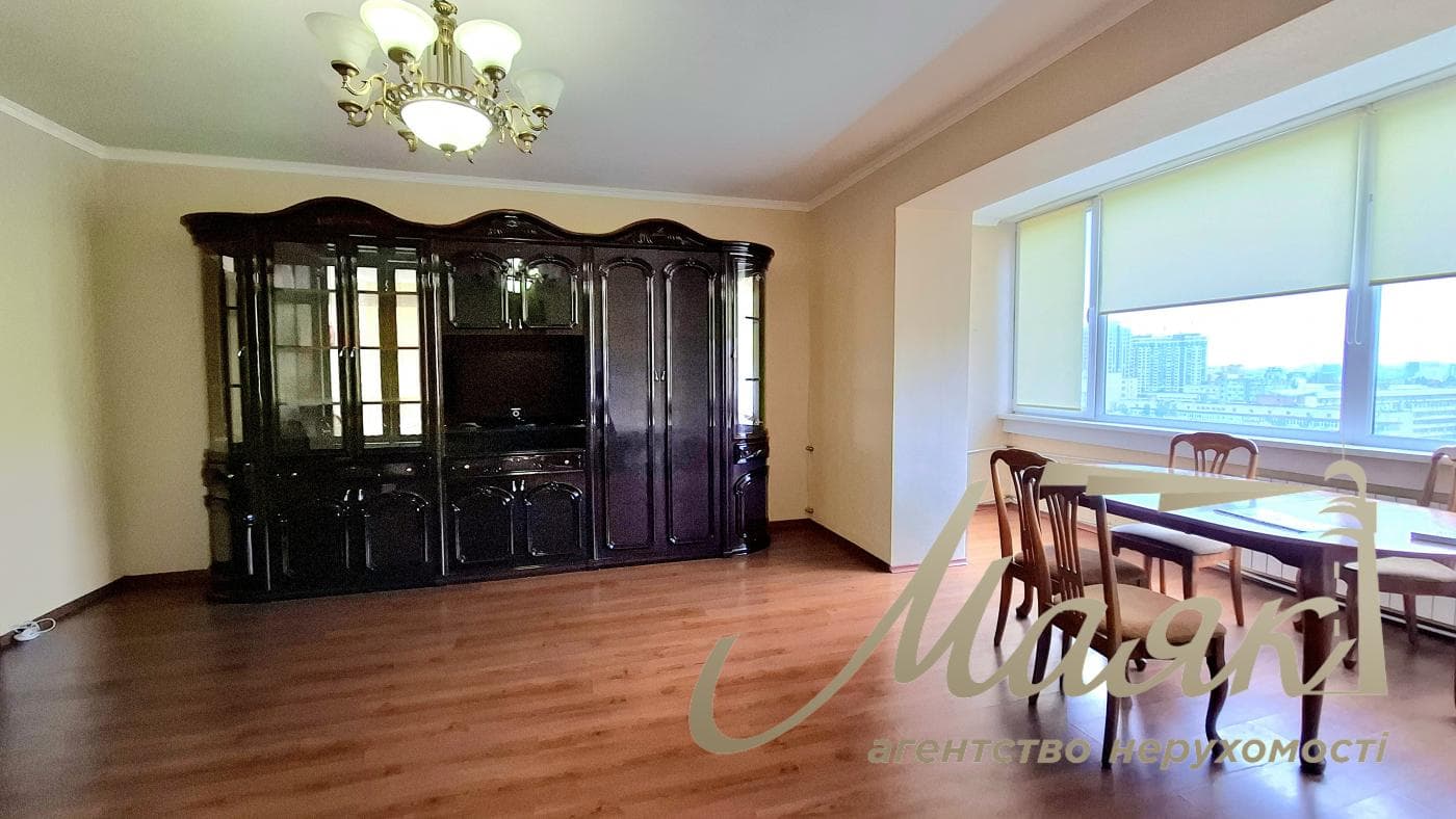 Продаж 3-кімнатної квартири біля станції метро «Печерська», вул. Лесі Українки