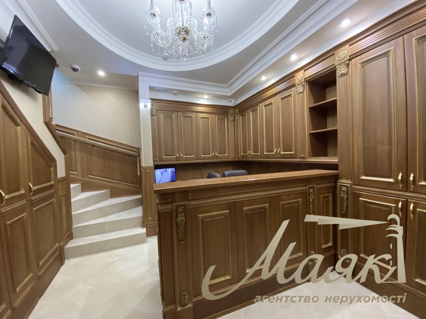 Sale of office 264 m2 in the center of Kyiv, Trehsvyatitelskaya street