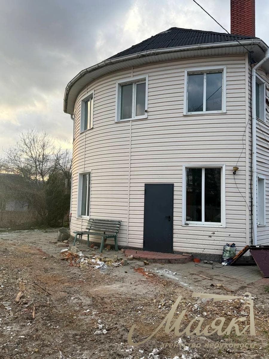 Продаж будинку 168м2 біля озера з фруктовим садом, 10 соток землі в с.Віта-Литовська/Чапаївка, Голосіївський район, Київська область.