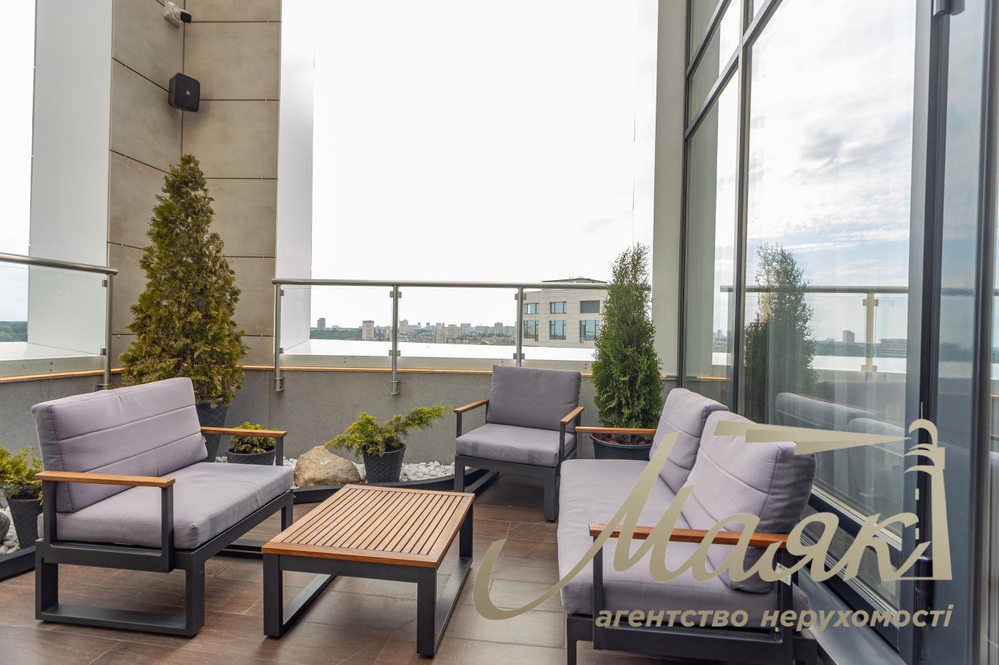 Продаж пентхауса 195 м² з терасою та дизайнерським ремонтом у ЖК Park Avenue VIP, Київ