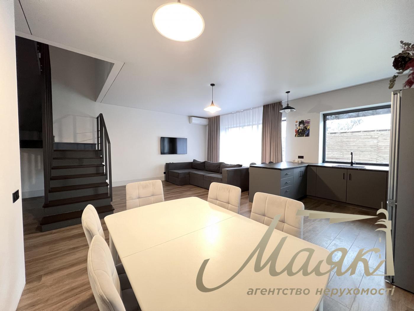 Rent 2-storey house 157m2, Goloseevsky district