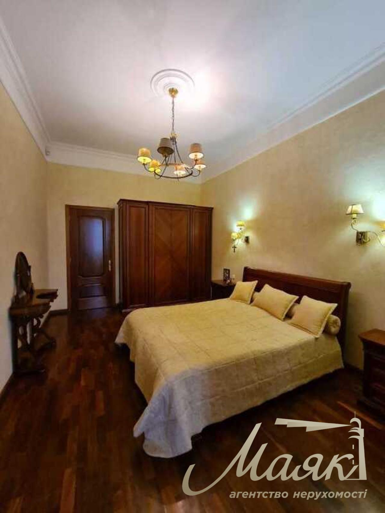 Sale of 2-level apartment 326 m2 st.Institutskaya 13/4 Khreshchatyk