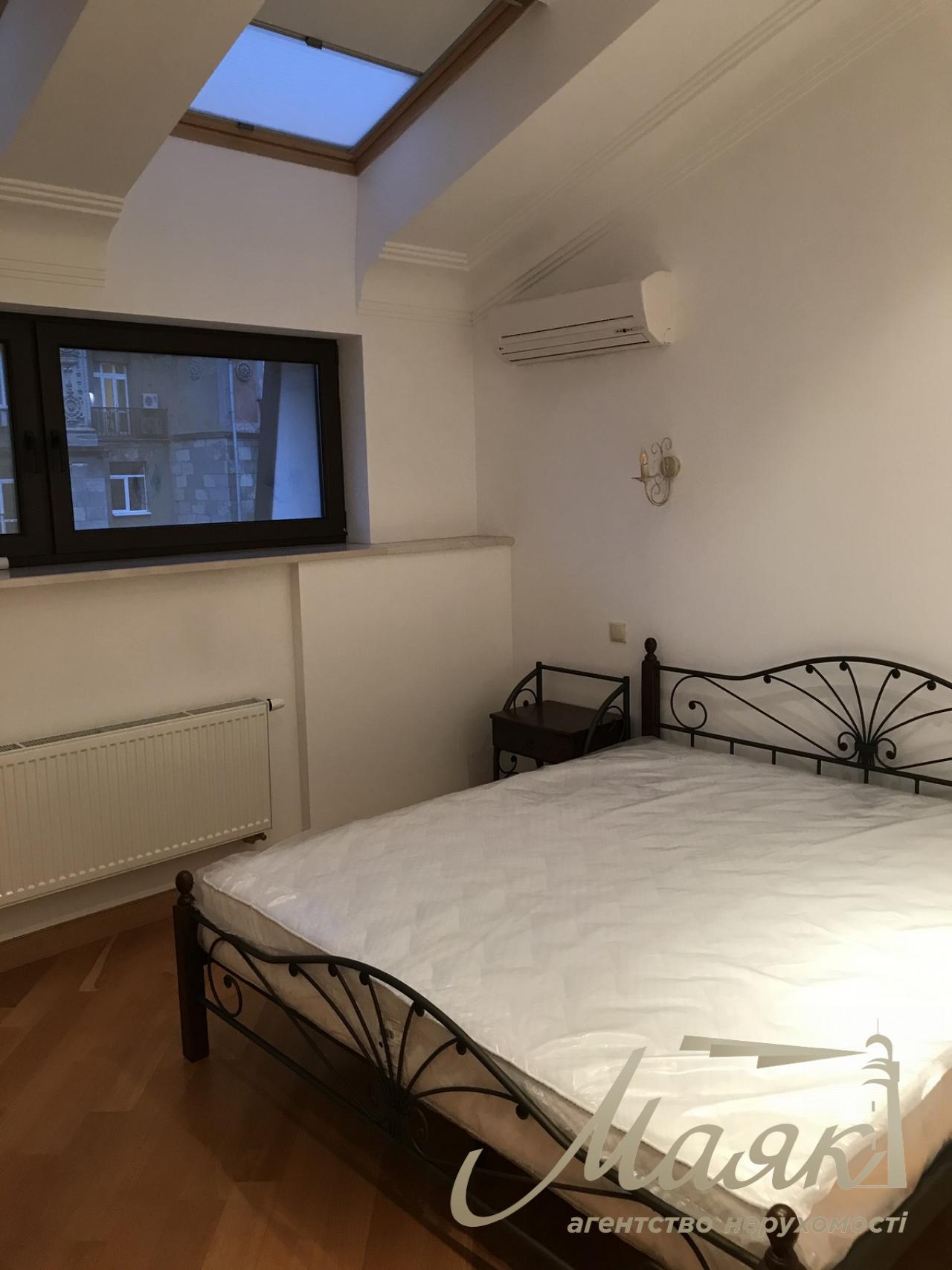 Продаж 3х кімн. квартири 211 м2 + тераса по вул. Круглоуніверситетська, 18/2, Хрещатик, Липки