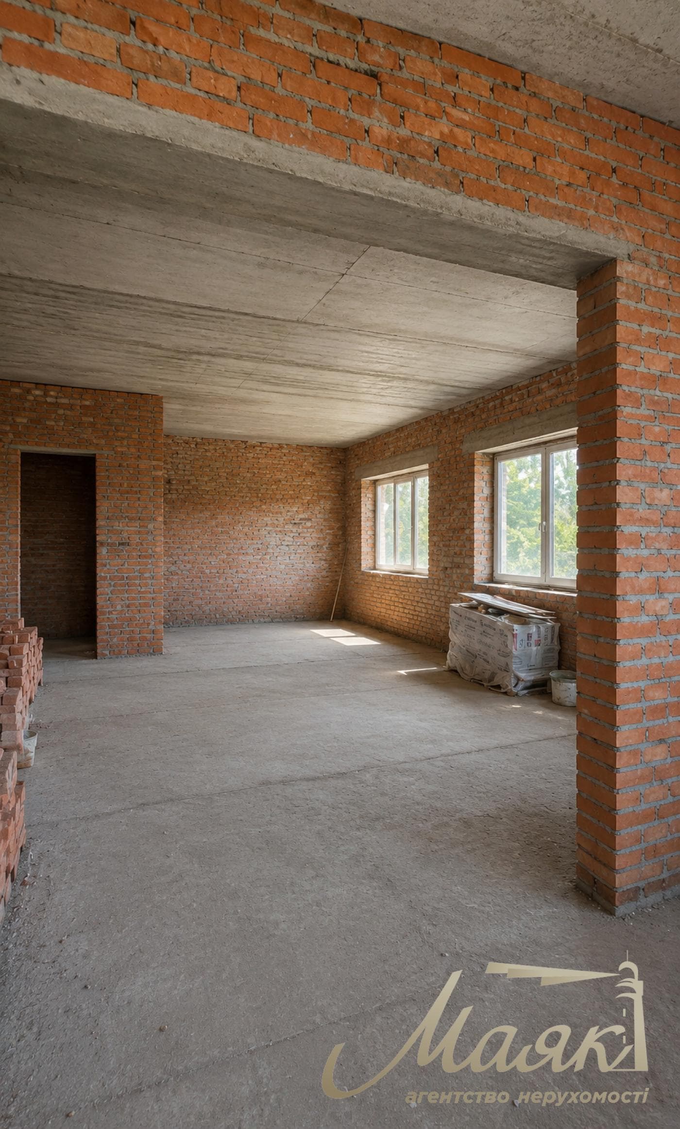 Capital brick house for sale 270m2 near Kiev, Novoobukhivske direction