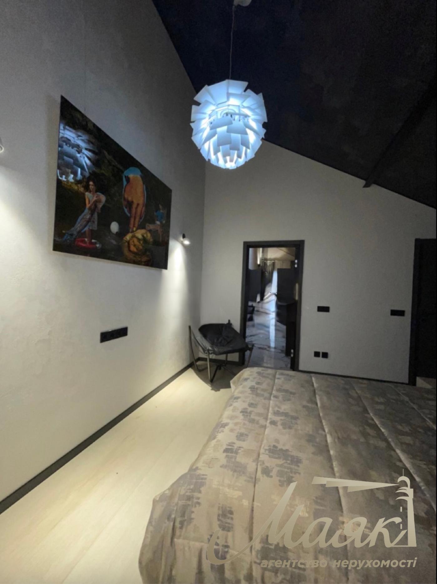 Продажа дома 400м2 в с.Плюты