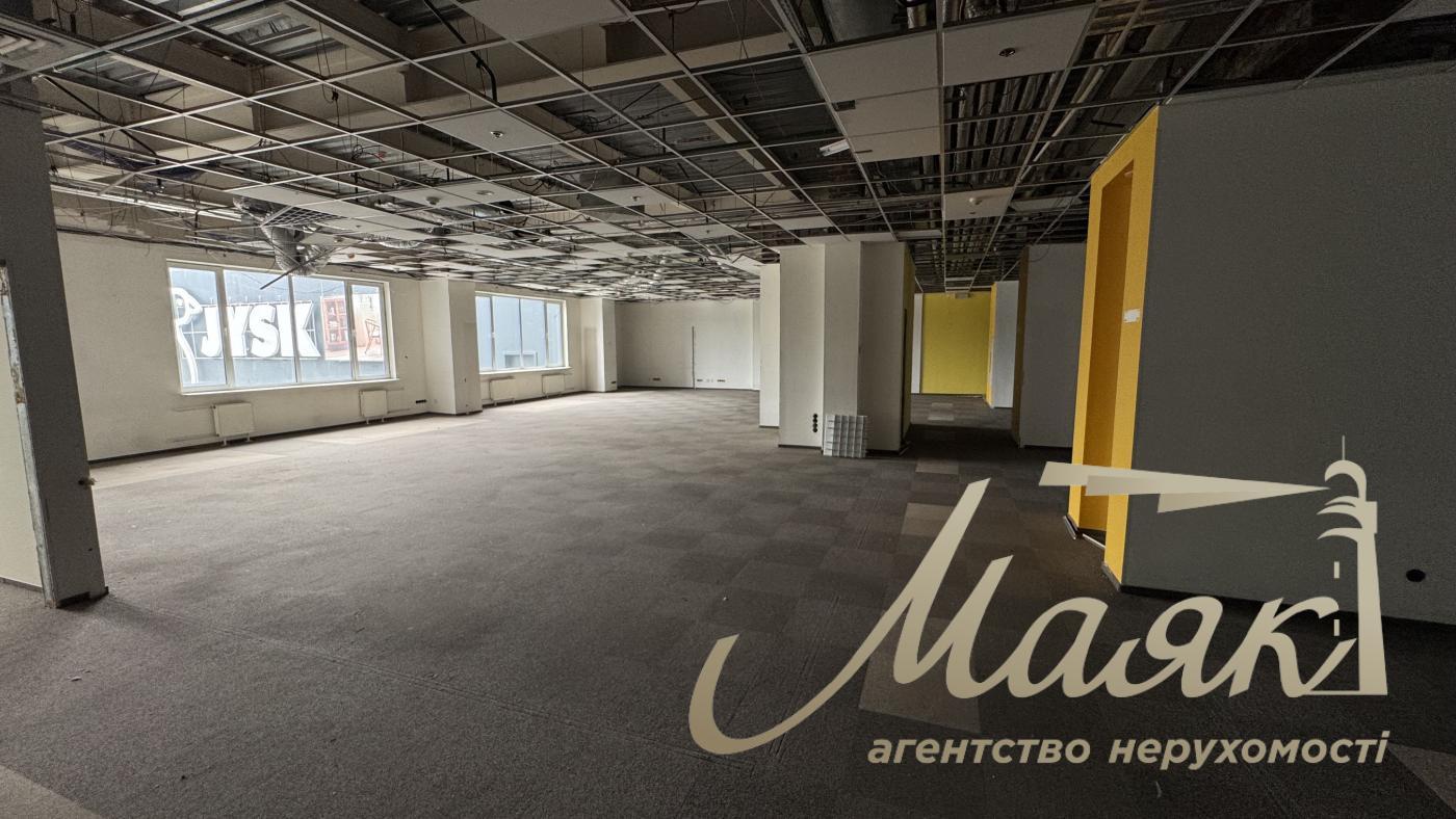 Rent an open space office1500 m2 in Obolon, Lugovaya, office center