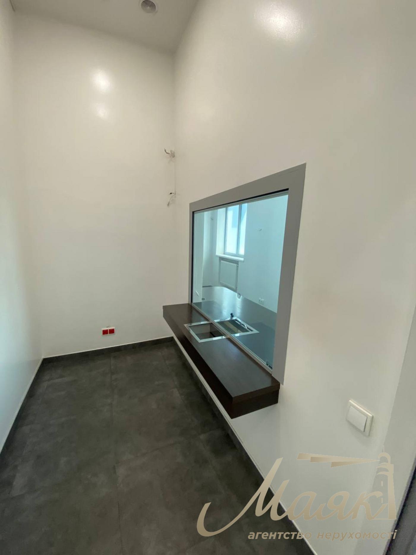 Rent commercial premises 500m2 in Pechersk