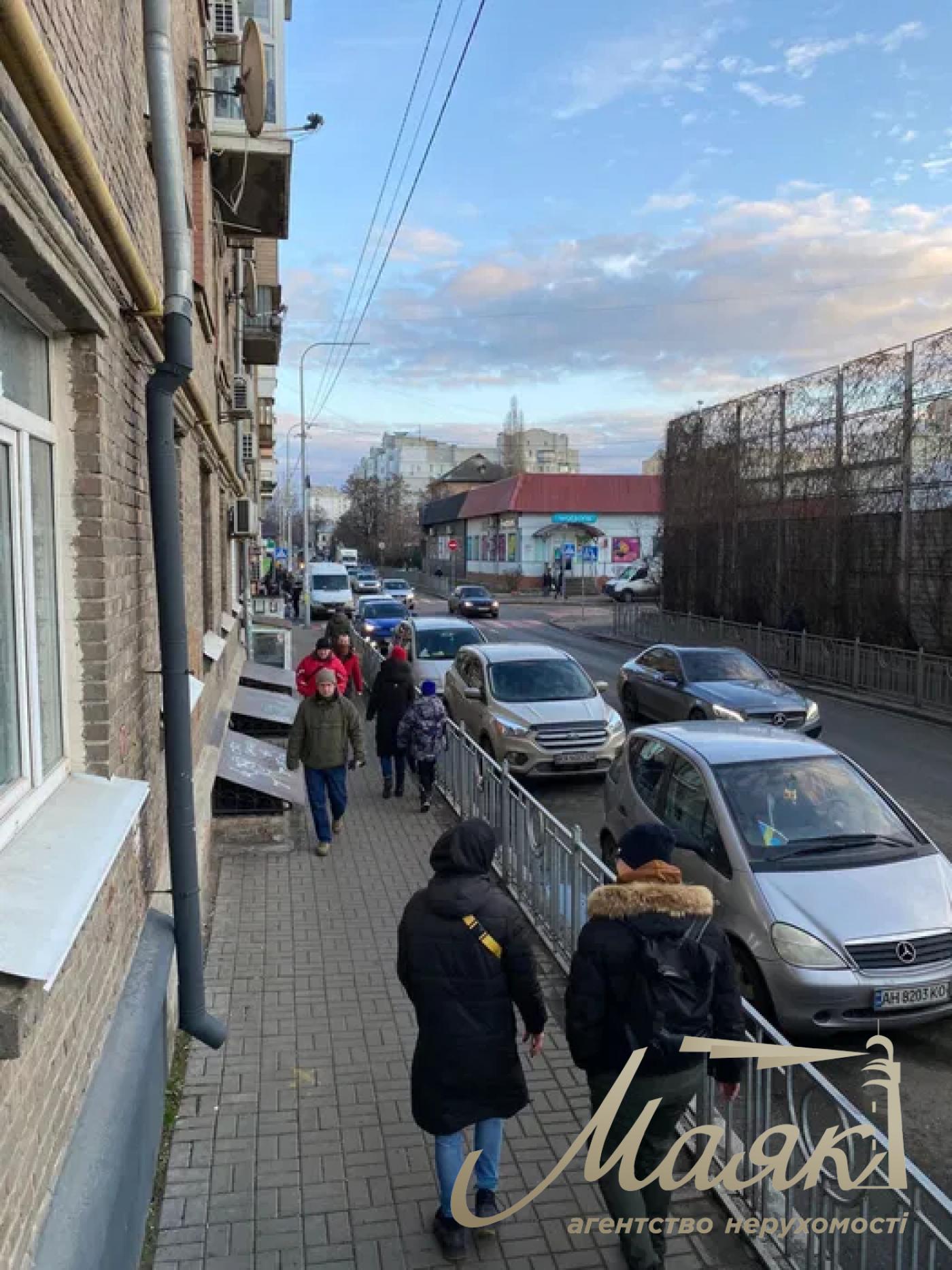 Оренда фасадного приміщення 40,3 м.кв. Поділ