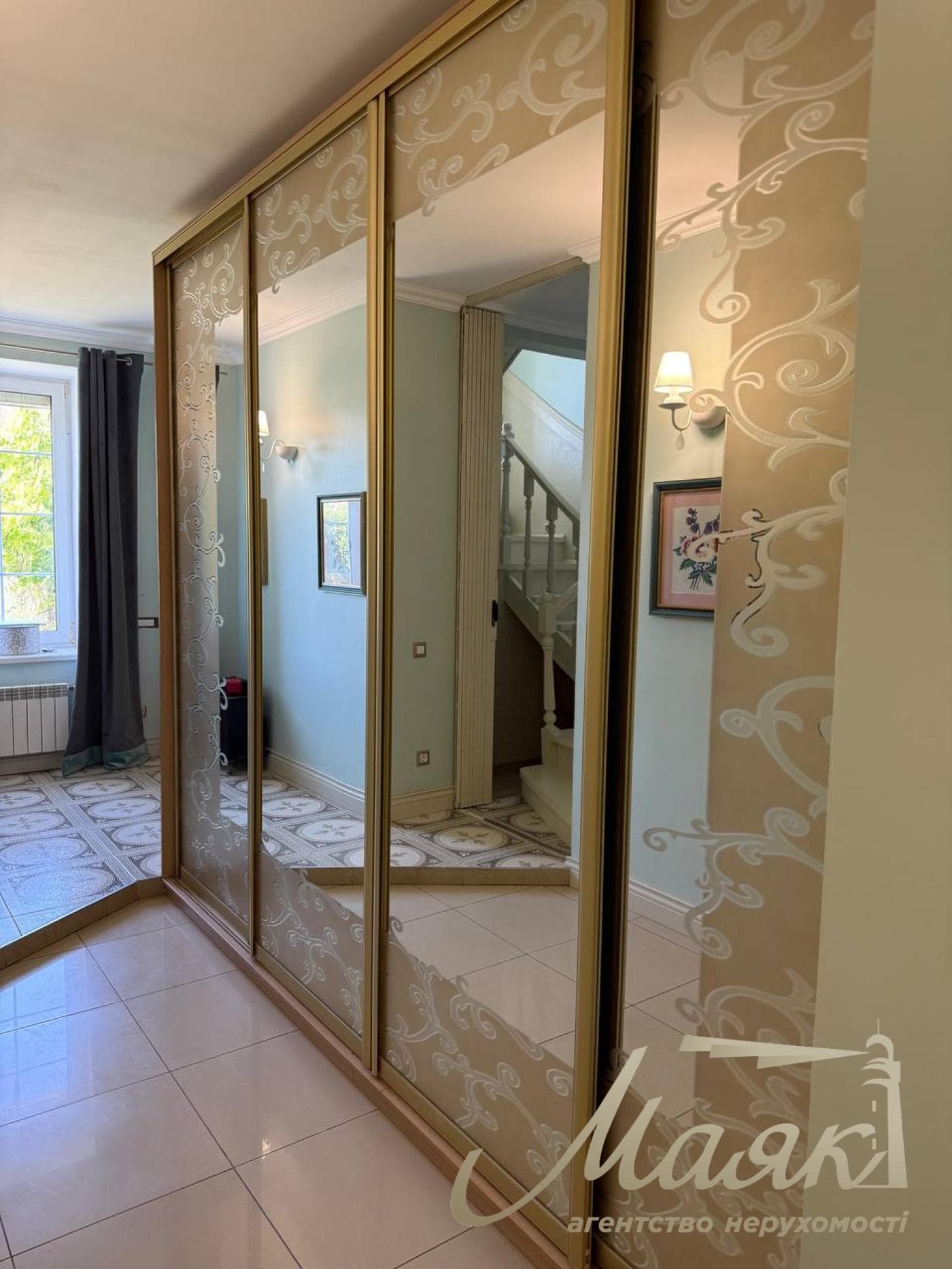 Продаж преміального 3х-поверхового будинку 350 м² у Гореничі, Бучанський район, Київська область
