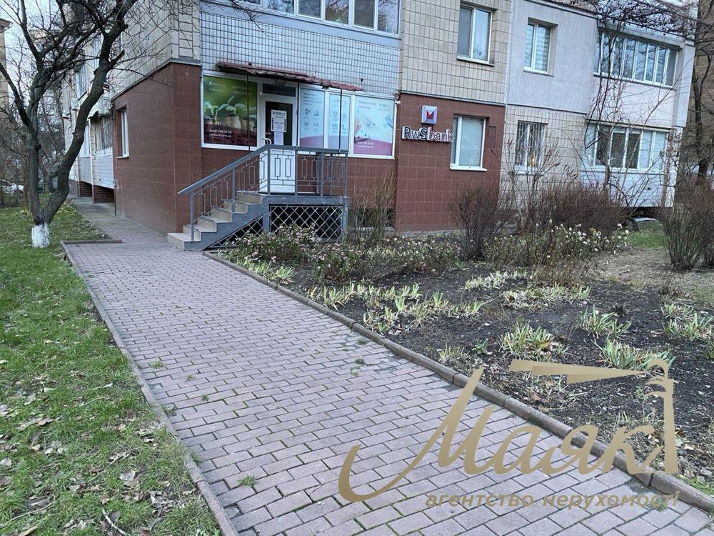 Sale of facade premises with tenants 51m2, st.Geroev Oborony 5, Goloseevsky district