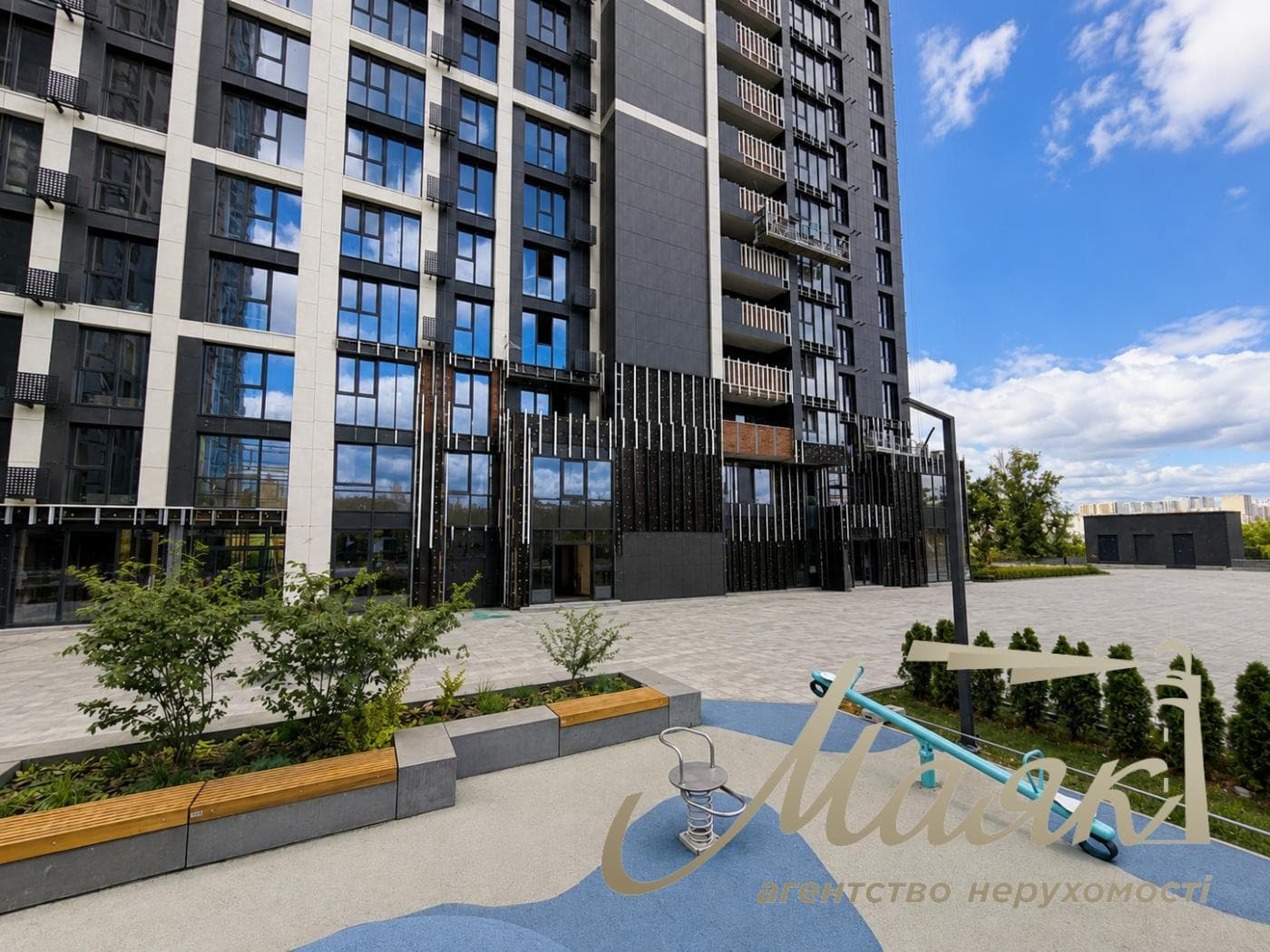 For sale front commercial premise 306.21m2, Residential Complex Nordica, 2nd building, 3rd section