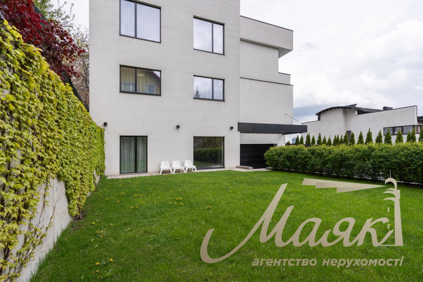 Продаж будинку на Батиєвій горі з розкішним краєвидом, Київ, Центр.