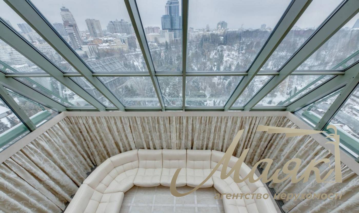 Penthouse for sale, Nazarovskaya St., Center