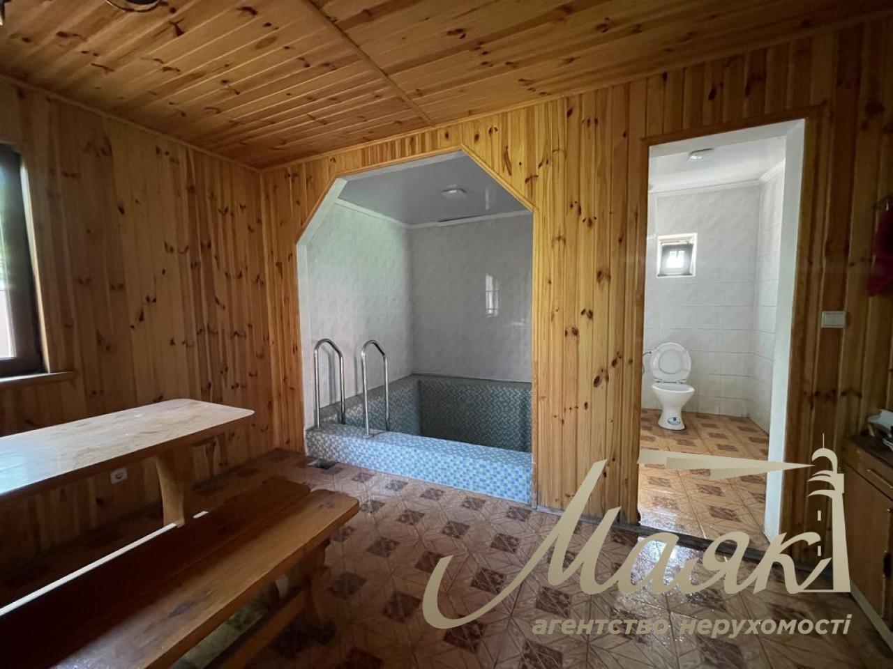 Продаж будинку 360 м2 у Жулянах з ділянкою 15 соток вул.,.Нова