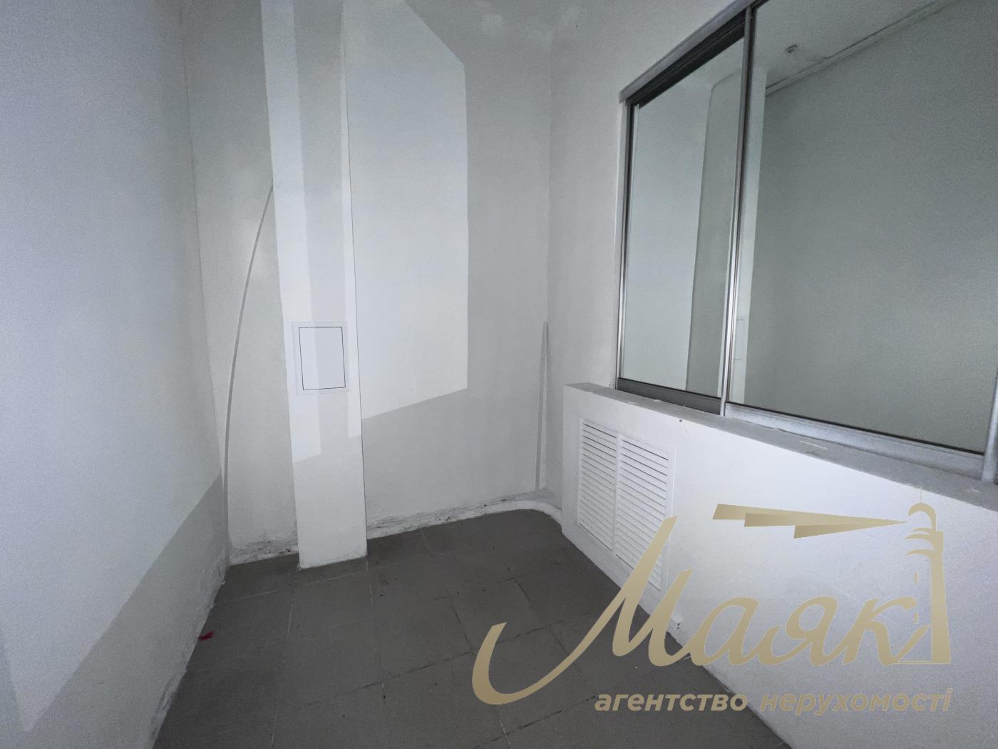 Оренда фасадного приміщення 156м2, Шота Руставелі 15.