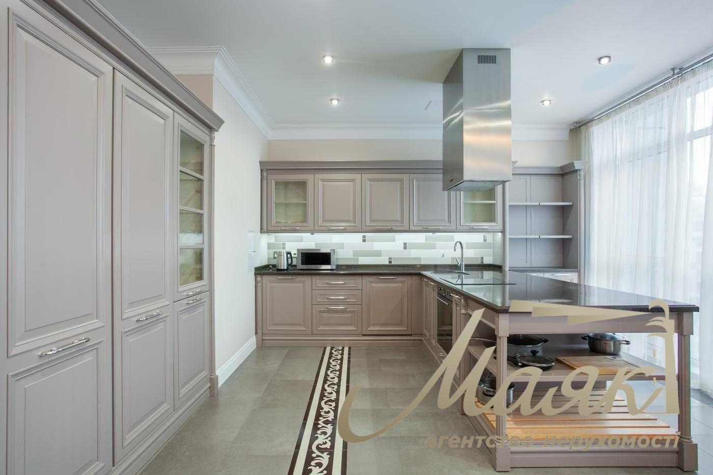 Rent apartment in LCD "Novopecherskie Lipki", 240 m², Verkhoglyada str., 4 rooms