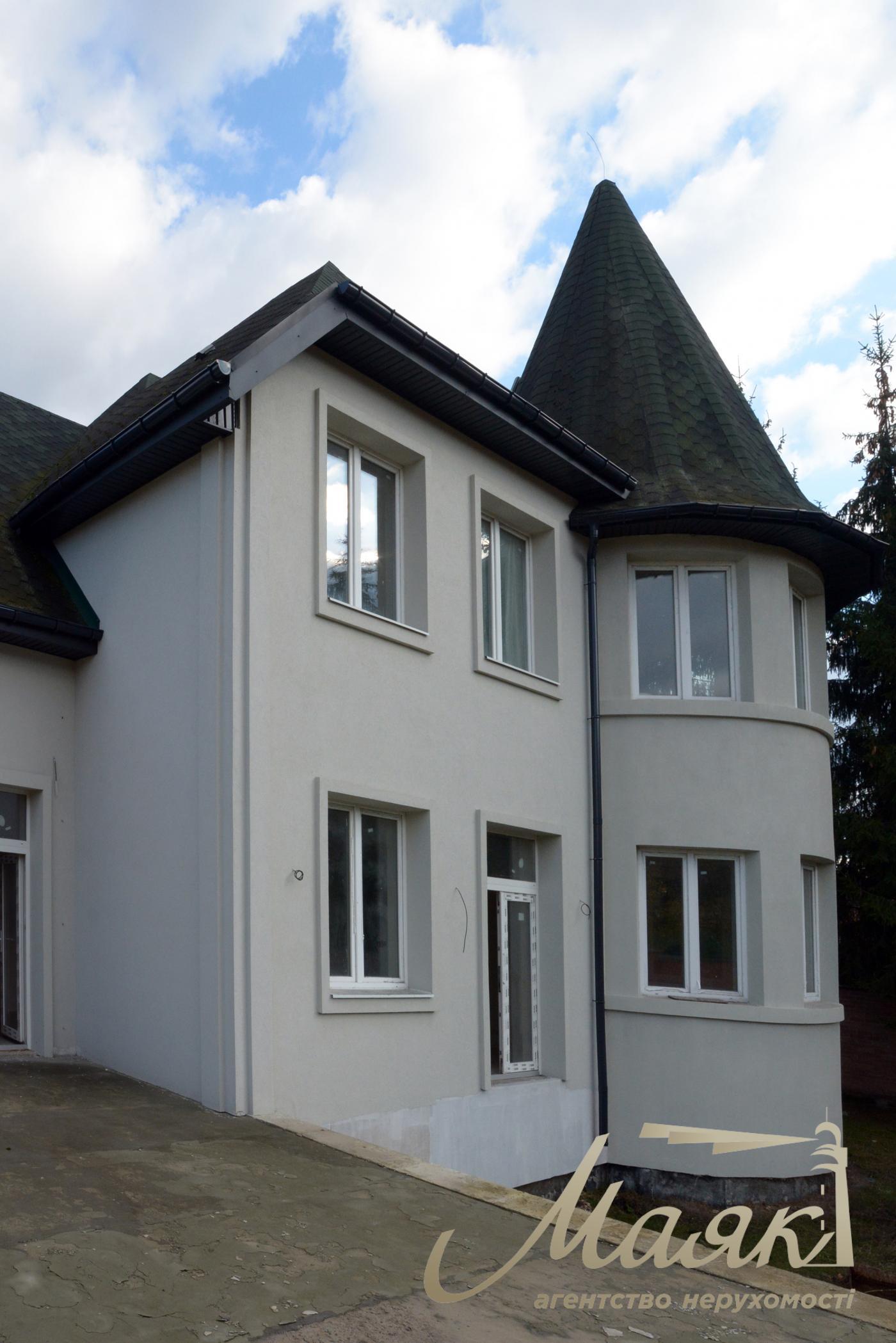 Продаж будинку з гаражем 365м2, ділянка 15 соток у КМ "ОБРІЙ - К" вул. Центральна, у с. Козин,