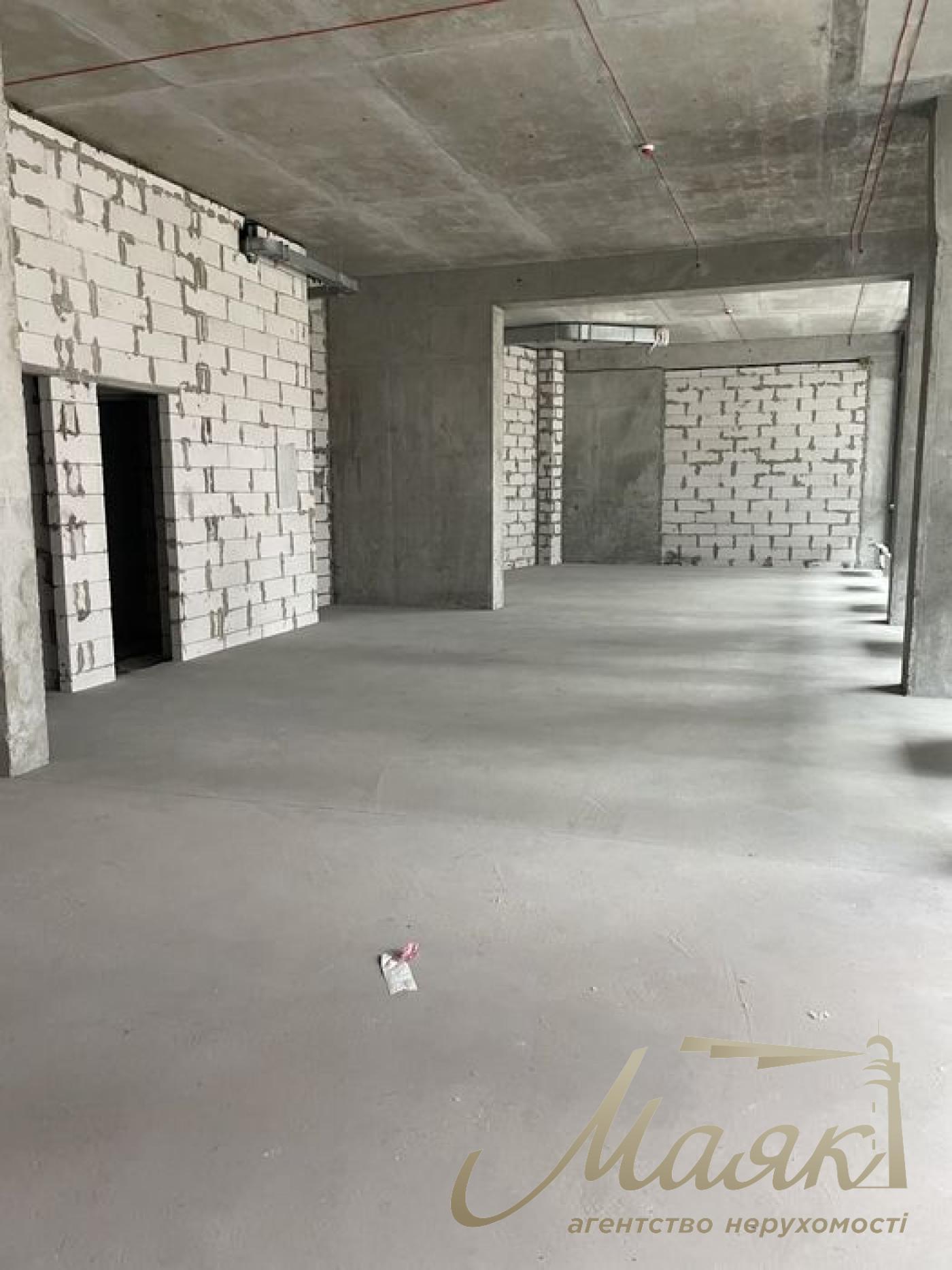 Sale of commercial premises 270m2 in the residential complex Great