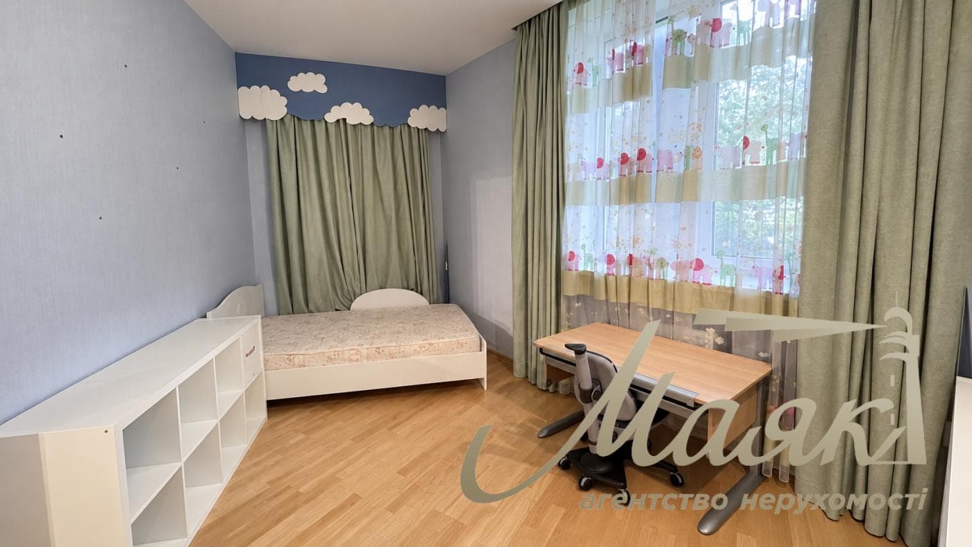 Оренда будинку площею 450 м² у с. Козин/Конча-Заспа, КГ «Сосновий бір», 20 соток, басейн, лазня, Обухівський напрямок, Київська область.