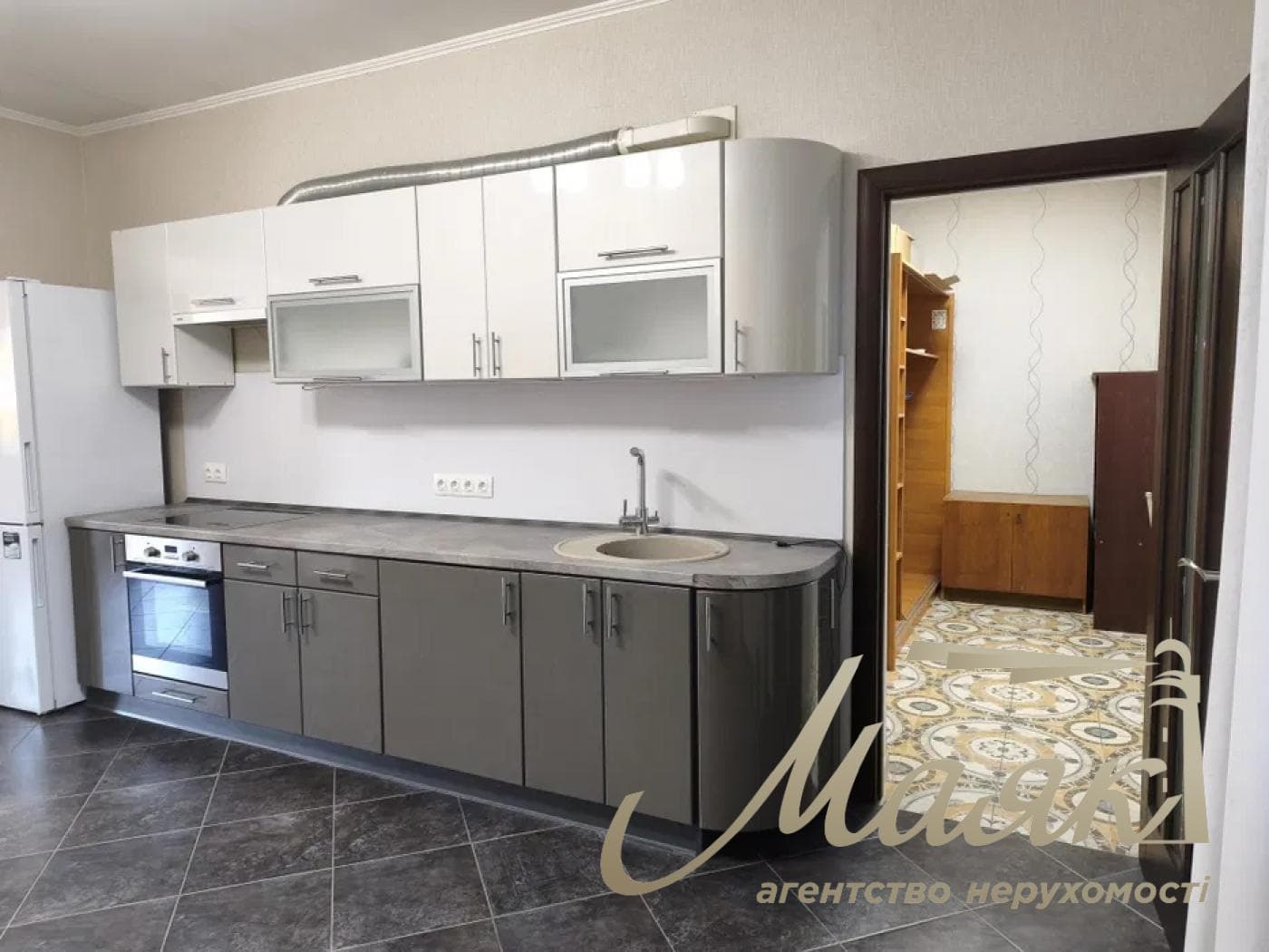 Продаж будинку з власним виходом до озера, 220 кв. м, на Осокорках, Дарницький район