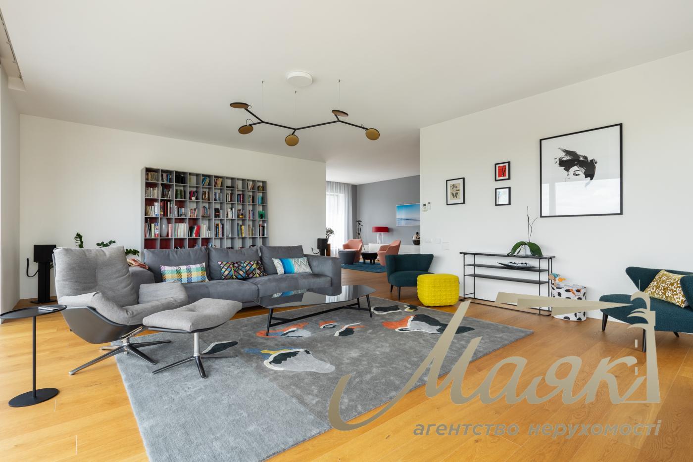 Продаж будинку на Батиєвій горі з розкішним краєвидом, Київ, Центр.