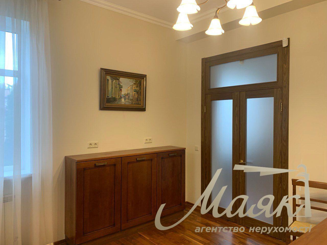 Продаж 2-х поверхового будинку 384.2м2, Лісники