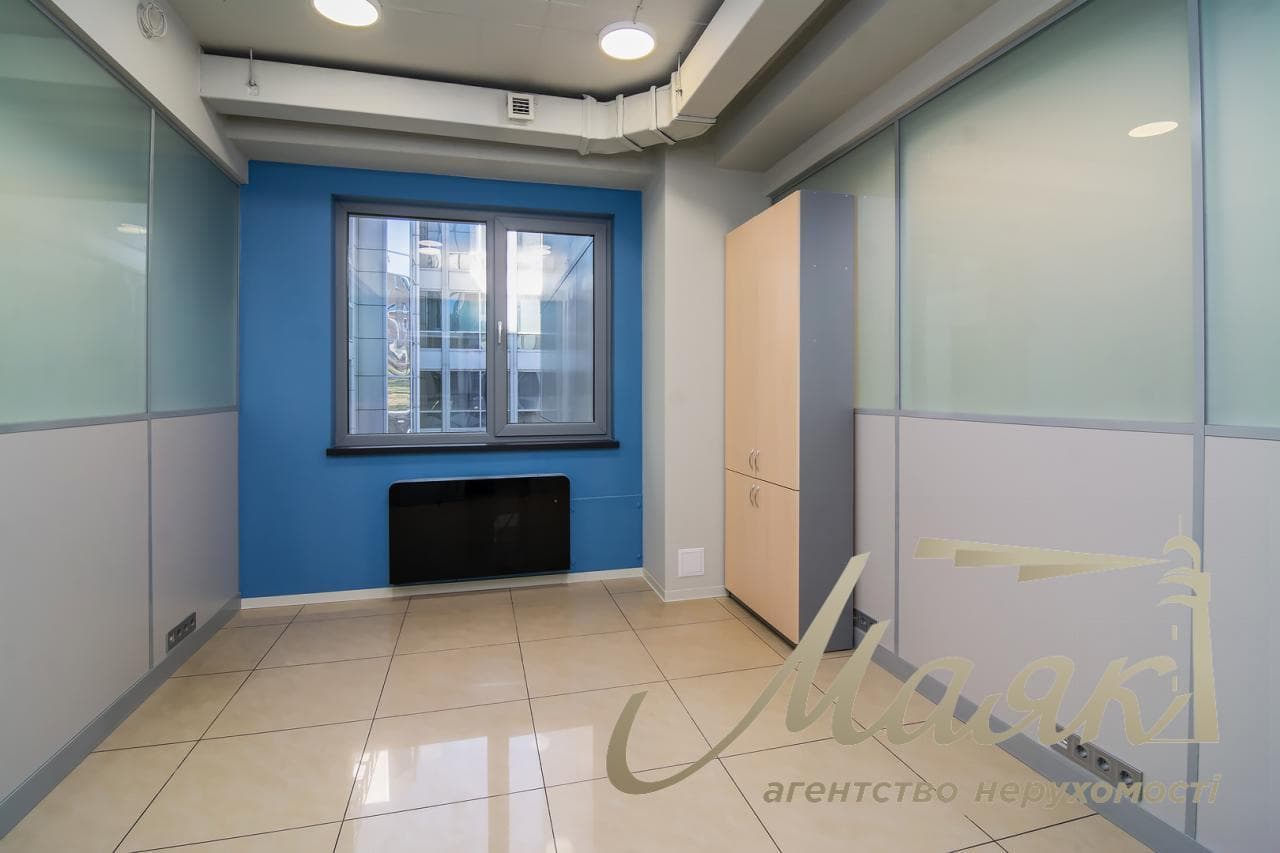 Office space for rent, brand-new, 240 m², near the Dvorets Sporta metro station