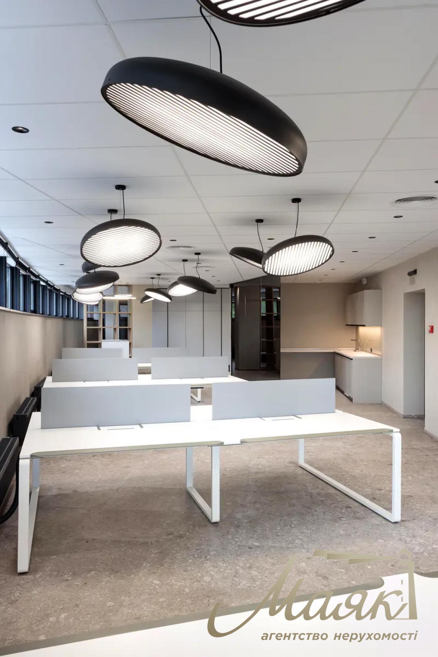 Office for rent 345m2 in BC on Eugenia Konovaltsa street 36D