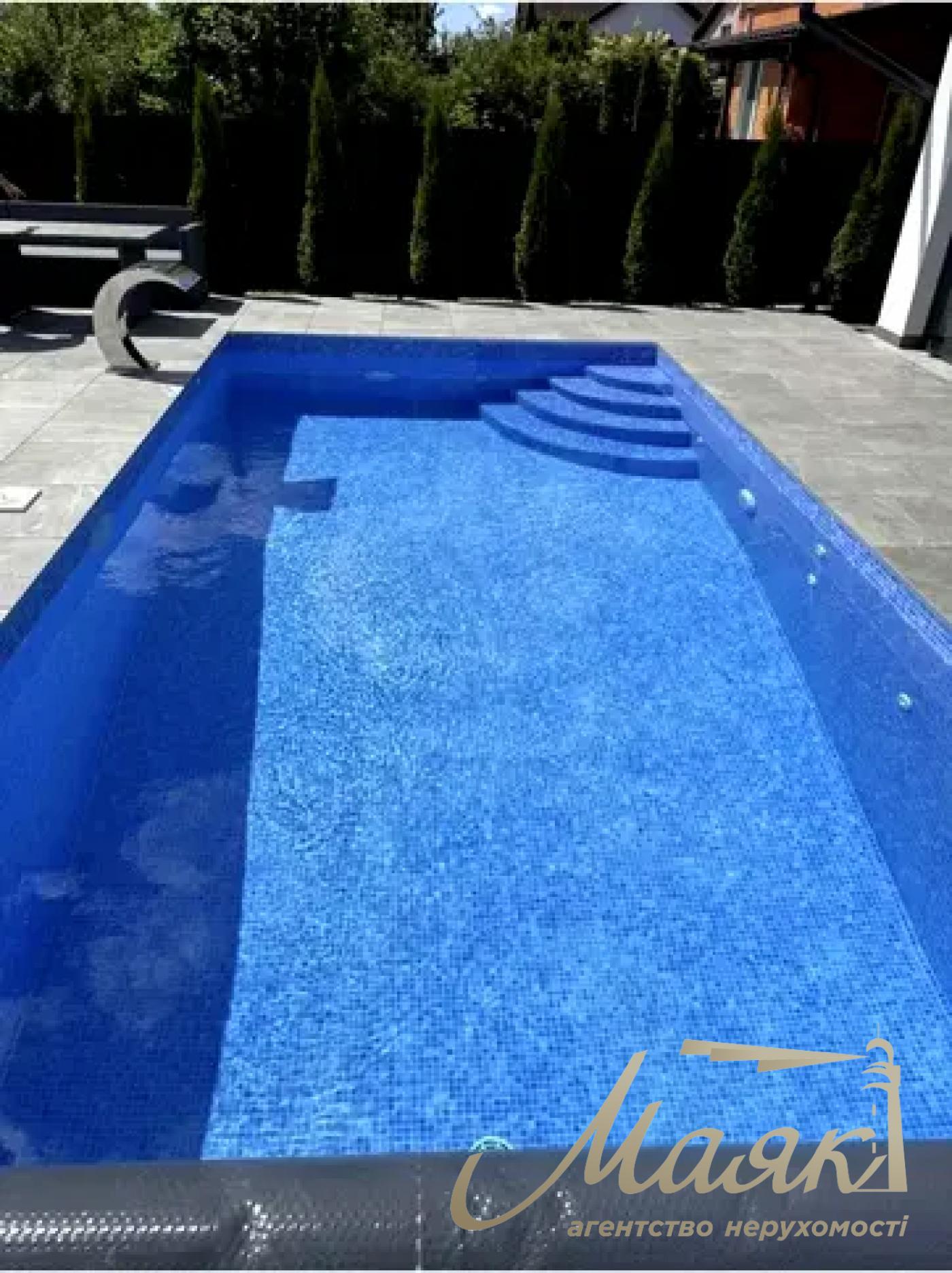 Продаж будинку з новим ремонтом 145м2, терасою та басейном у Глевасі