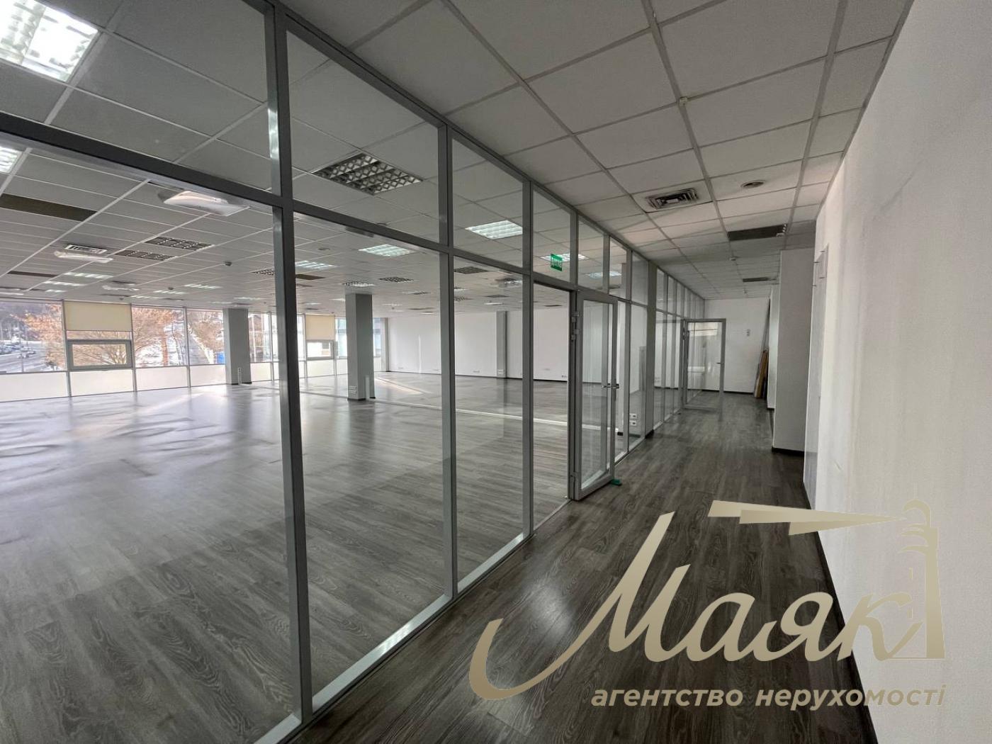 Оренда офісу 450м2 у бізнес центрі, Протасів Яр, метро Олімпійська