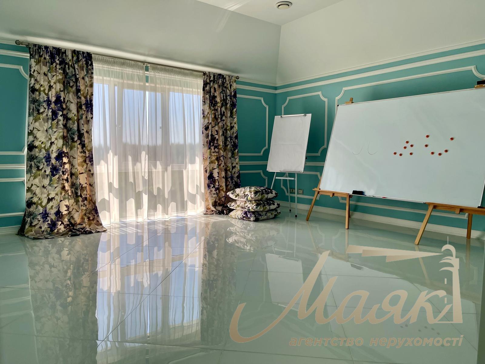 Оренда двоповерхового будинку 435 м² у с. Лісники, КМ "Зелений Гай".