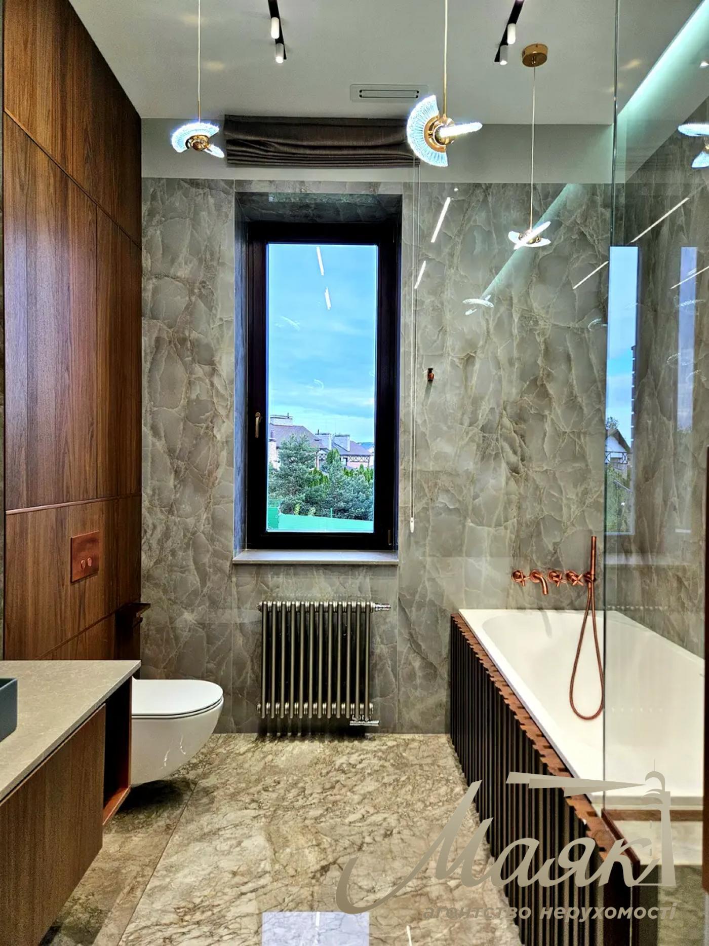 Rent a house 340 sq.m. with its own bank with. Romankov