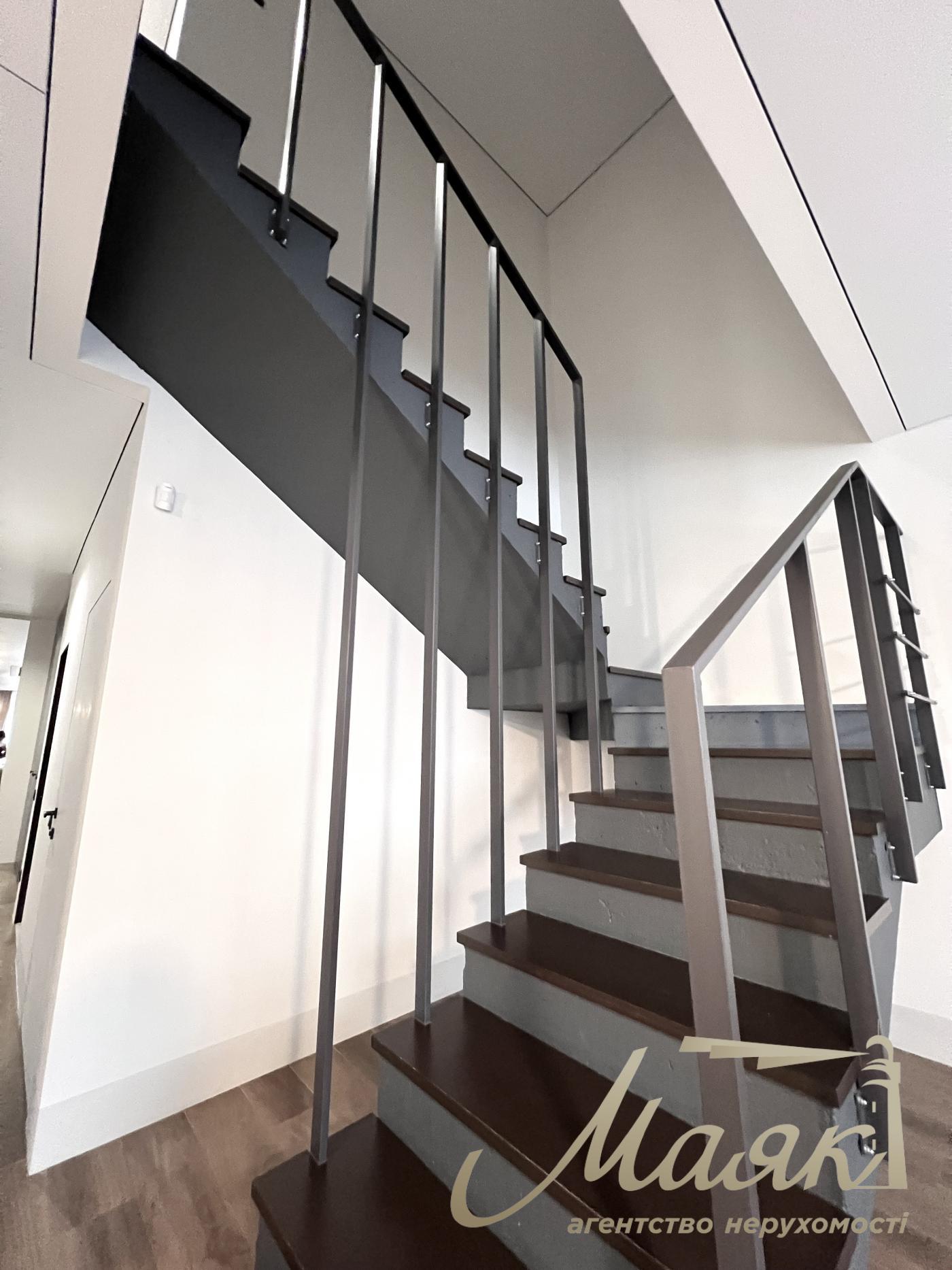 Rent 2-storey house 157m2, Goloseevsky district