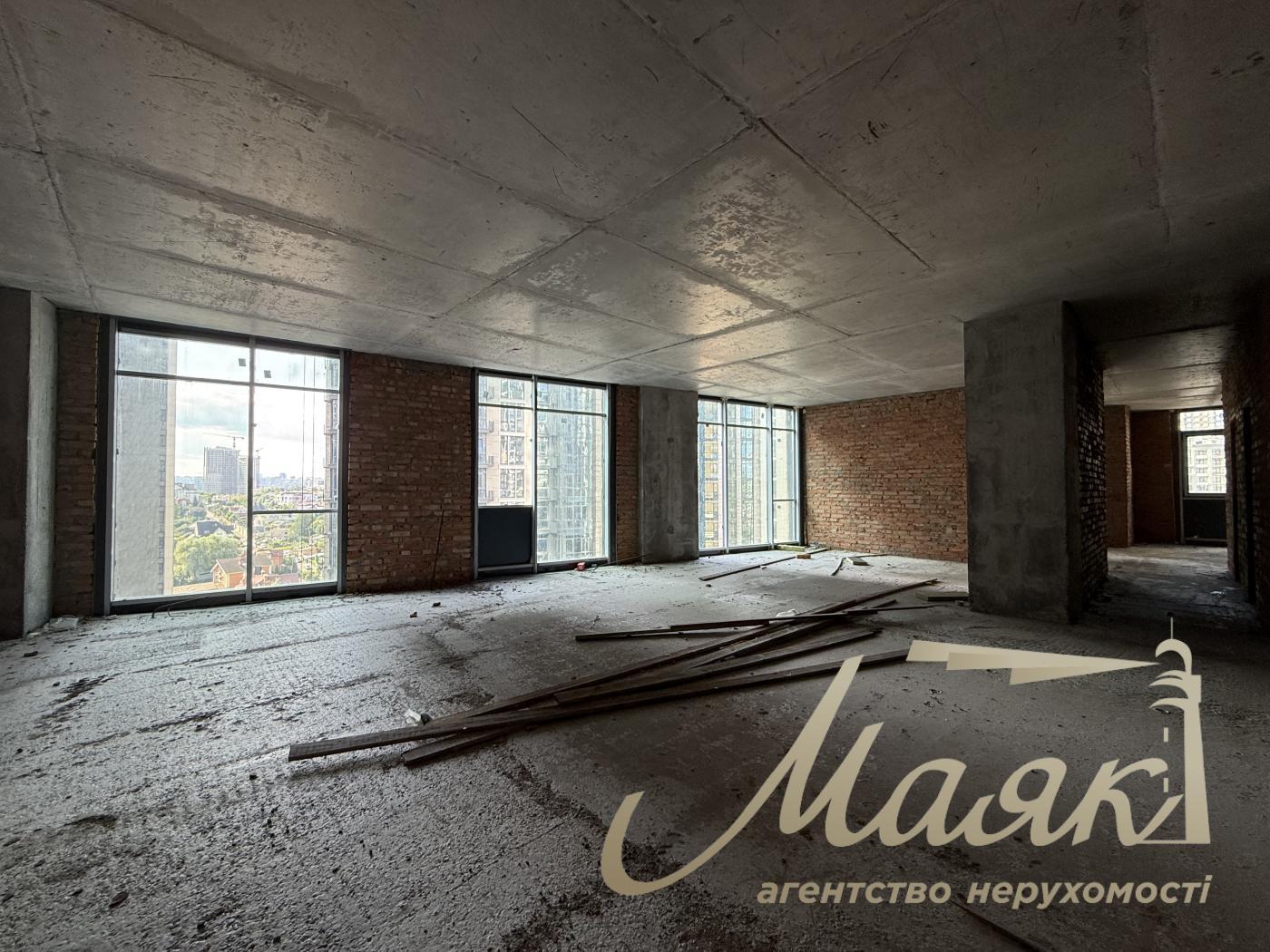 For sale 4-bedroom apartment Residential Complex Novopecherskie Lipki