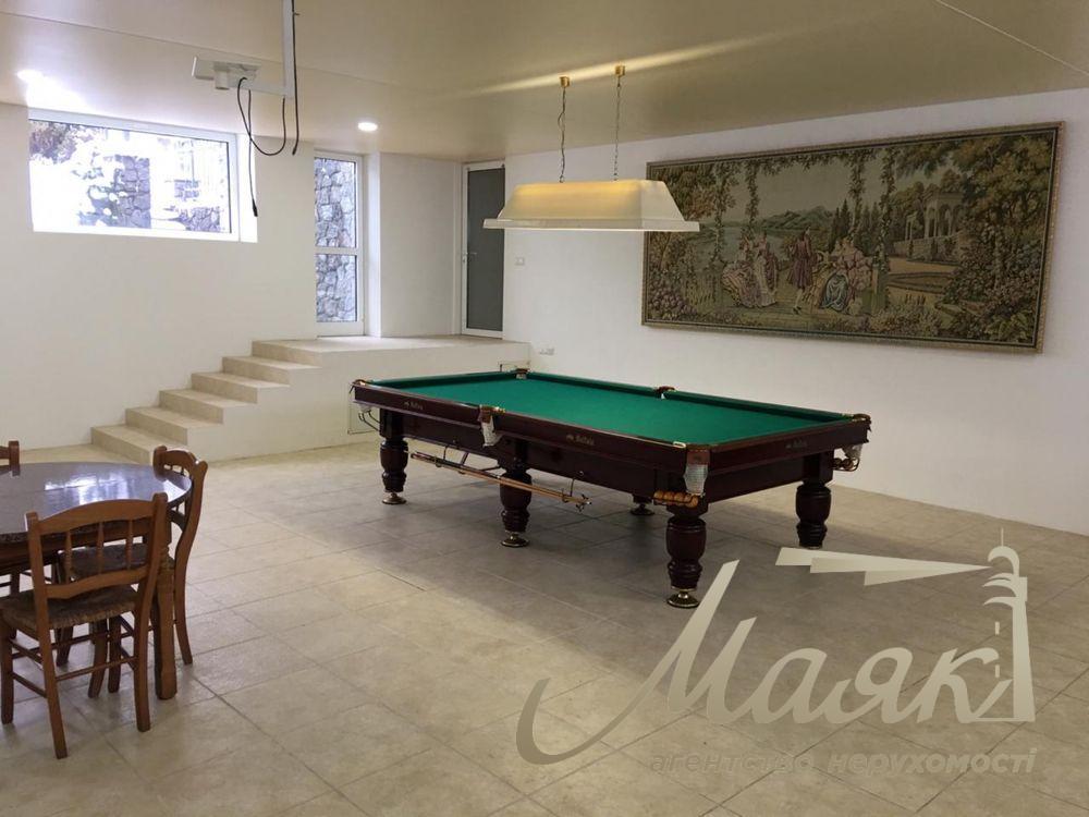 Продаж будинку з басейном у КМ "Золоті Ворота" Козин