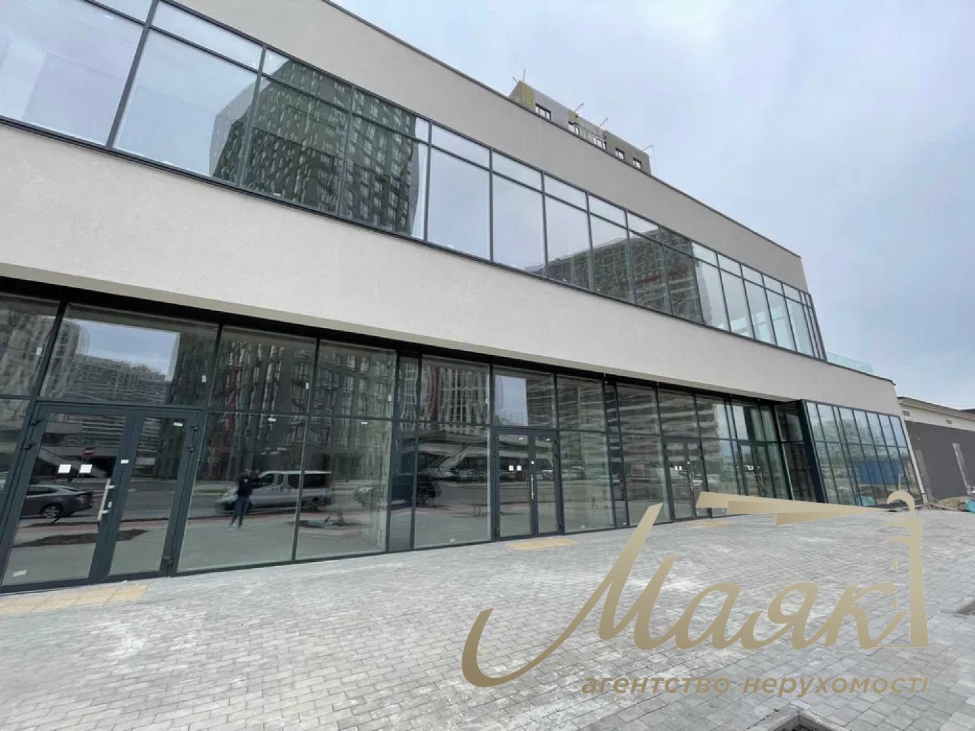 Rent of facade 57 sq.m in residential complex Varshavsky 3