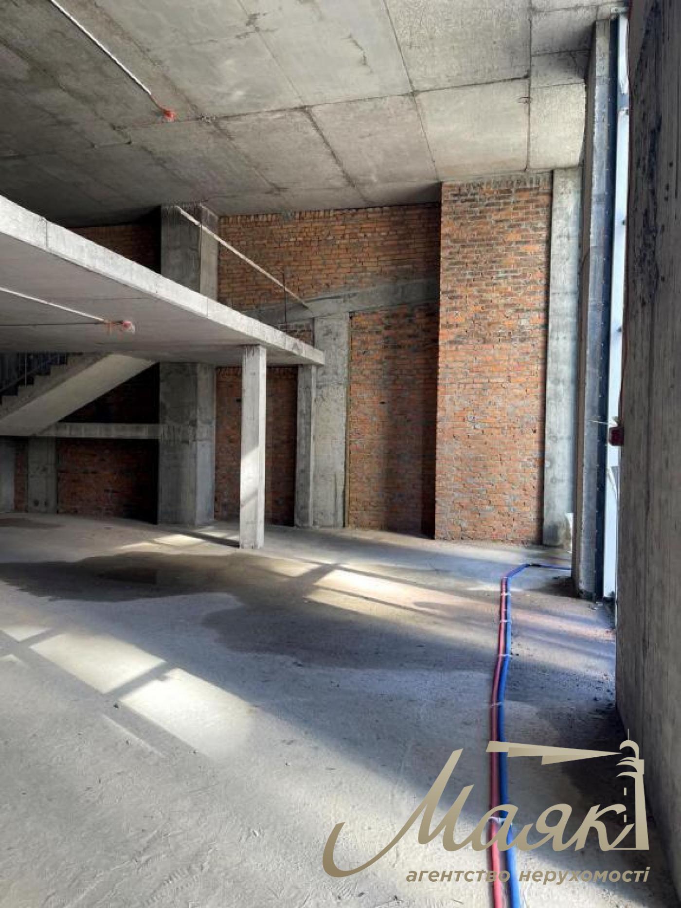 Commercial facade premises for rent in the residential complex "Novopecherskie Lipki"