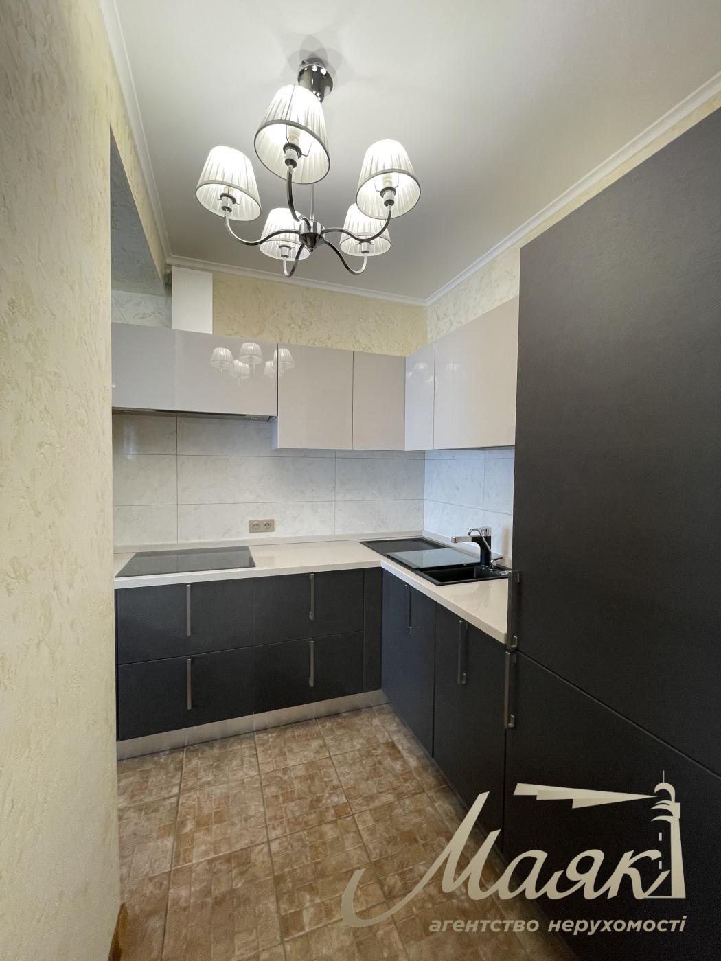 Продаж дворівневої 4к квартири вул. Котельникова, Святошино