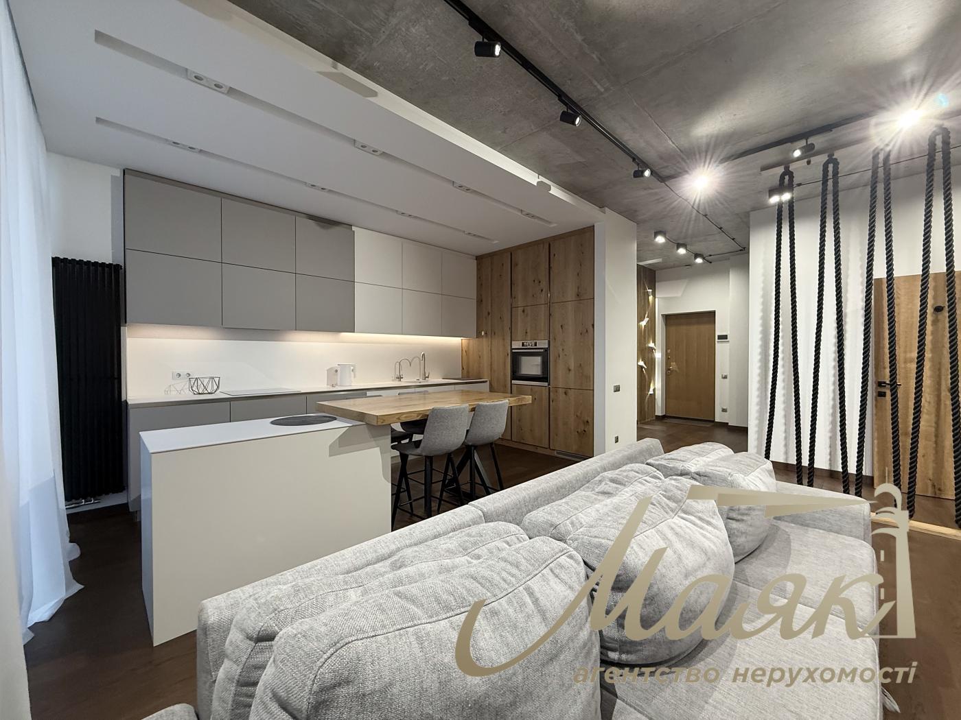 Rent 3-room apartment in LCD Novopecherskie Lipki str. Andriy Verkhoglyada (Mykhaila Dragomirov), 11-V