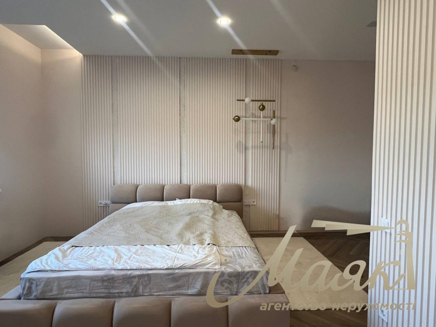 Продаж двоповерхового будинку 274м2 у Лісниках поруч з Equides Club