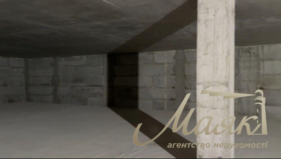 Оренда цокольного поверху 700 кв.м. в торговому центрі в Бучі
