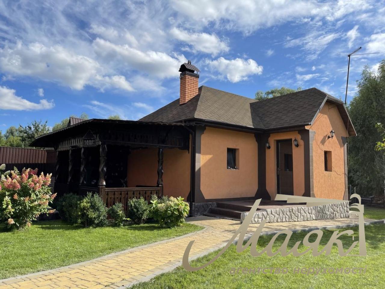 Продаж будинку 360 м2 у Жулянах з ділянкою 15 соток вул.,.Нова