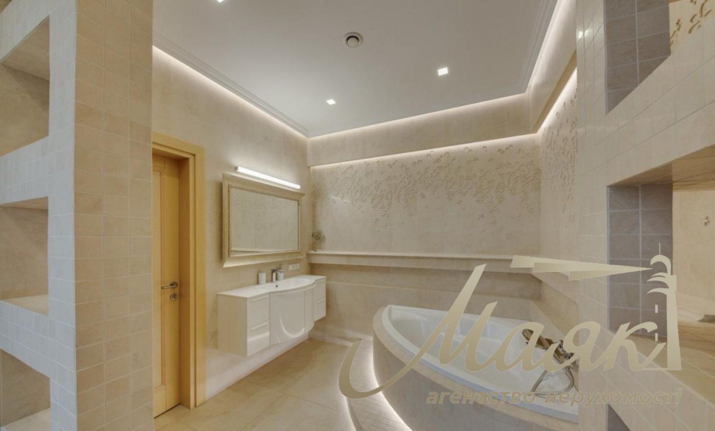 Penthouse for sale, Nazarovskaya St., Center