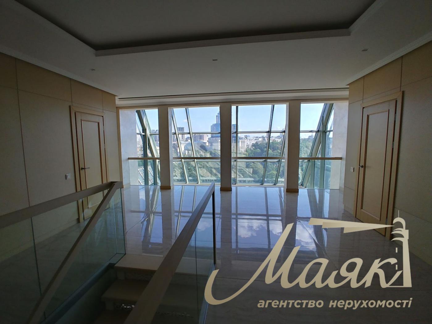 Penthouse for sale, Nazarovskaya St., Center