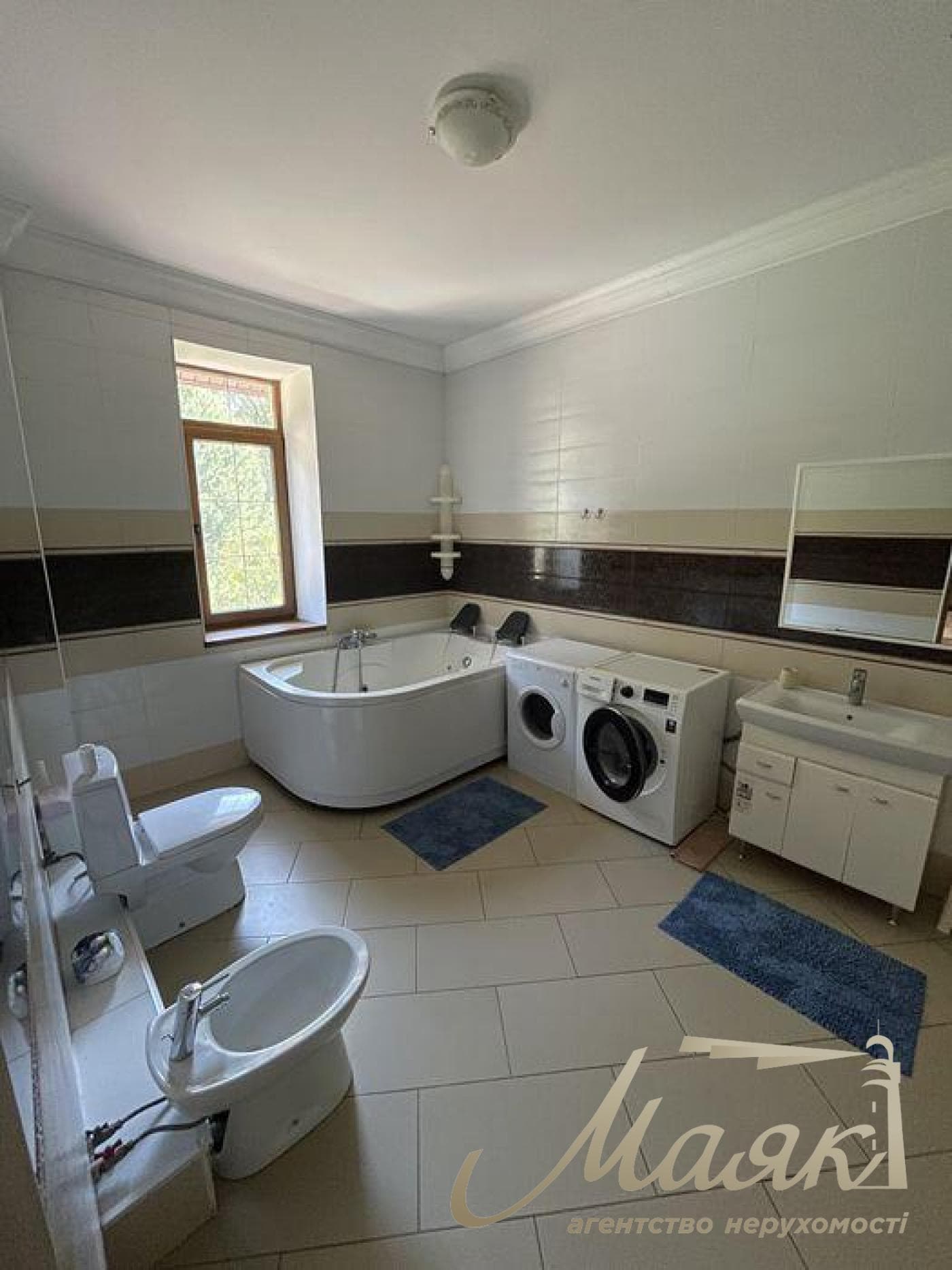 Оренда 3-поверхового будинку (250 м²) у Лесниках